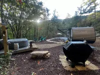 Cozy Camper in Charming Whittier with Heat & AC Các khách sạn ở Barkers Creek