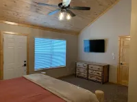 Cozy Cabin with Modern Amenities (Pet Friendly)