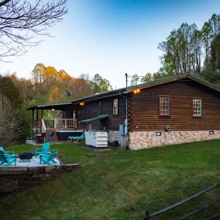 Ascension Cabin - Sauna, Hot Tub, Fire Pit