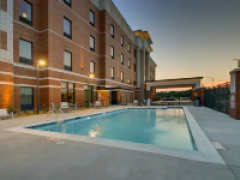 แฮมป์ตันอินน์ สนีดส์ เฟอร์รีนอร์ท ท็อปเซล บีช โรงแรมในOnslow County