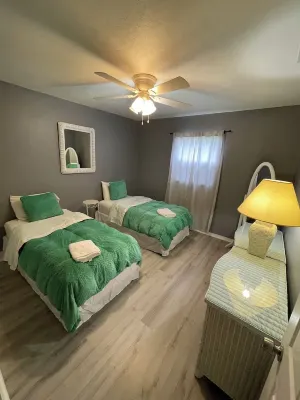 Florida Beach Cottage 3Br-2BA + Den