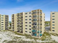 🏖 3BR/3BA 👀 Ground Floor @ Pinnacle Port ☀️ 🐚 50 🩴🩴 to the sand Hotels in Sunnyside