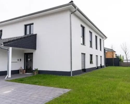 Moderne & Familienfreundliche Ferienwohnung am Goitzschesee Hotels in Pouch