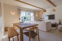 Villa Rénovée Avec Piscine et Amarrage, Dans Domaine Sécurité, Avec Plage à 5 mn