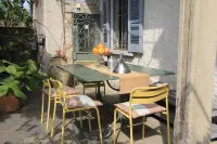 Seventeenth-century house on 2 floors, with Turkish bath and courtyards, 1km from Lake Orta. Hotels in Pella