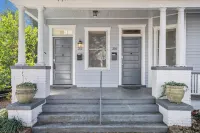 Farmhouse 3 bedroom downtown by River Walk No cleaning fee 뉴 하노버 카운티 호텔