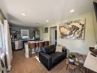 Sleek and Central Small Home ~ Close to everything