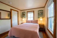 Country Cottage with Modern Amenities