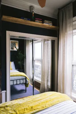 Chic Downtown Studio: A Hideaway Oasis