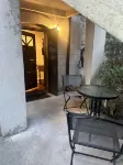 Fully furnished garden apartment located 1.5 blocks from beautiful Forsyth Park.