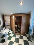 WATERSIDE 3 BED COTTAGE, HOT TUB, SAUNA, PVT BEACH