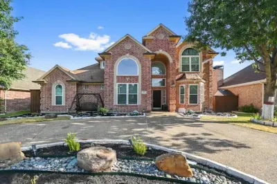 Luxurious | Pool Oasis | PS5 | 12 Beds | Aquarium Hotels near Karada DFW Restaurant