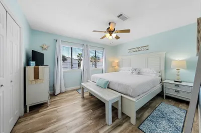 Sea Star, Gulf-side townhome, 2-minute walk to the beach 나바르 비치 시 투르틀 컨저베이션 센터 주변 호텔