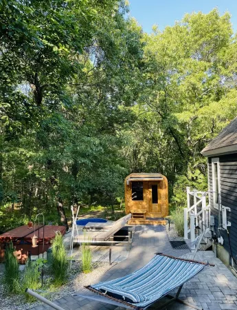 Luxurious Spa Suite with Jacuzzi, Outdoor Sauna, Plunge Pool and Steam-bath