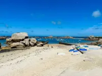 Belle Maison Bretonne 10 Couchages Entièrement Équipée Hotels in Tregastel