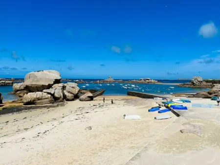 Belle Maison Bretonne 10 Couchages Entièrement Équipée Отели в г. Трегастель