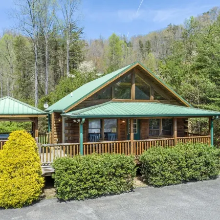 Cozy Cabin with Hot Tub; 5 miles to Harrahs Casino