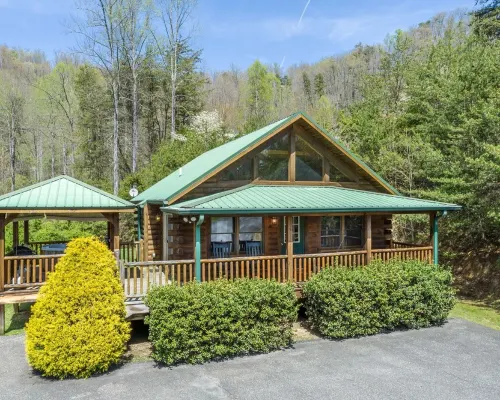 Cozy Cabin with Hot Tub; 5 miles to Harrahs Casino Hotels in Qualla