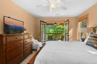 Pet Friendly/Hot Tub/Spacious/Mountain Views