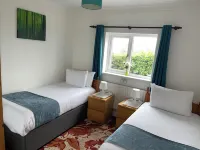 Visit Wales 4 Star, rural bungalow - Sauna, jacuzzi, play area and Free Wi-fi