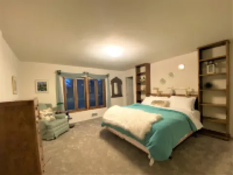 Captivating Flathead Lake Views 6 bd 3.5 bath