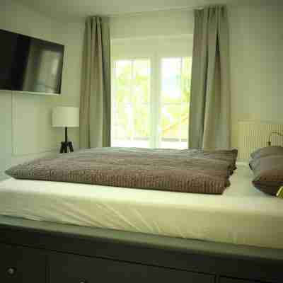 Raft home | meadow view | child and pet friendly! Rooms