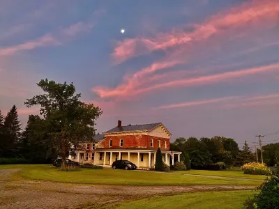 The Farmhouse at Saratoga - H1 Vintage - King Bed Saratoga Monument 주변 호텔