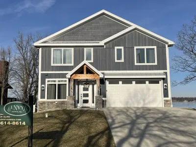 Have fun on Lapeer's all sports Lake Nepessing! Hotels in 