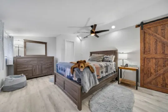 A Gem Right on Historic Rte 66 in Downtown Williams.  Walk to the Action!