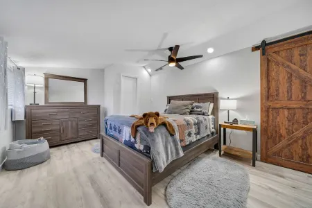 Right on Historic RTE 66 in Downtown Williams.  Steps away from all the action!