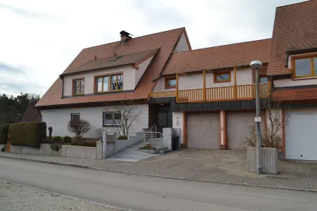 Charmante Ferienwohnung mit Zwei Schlafzimmern und Wintergarten