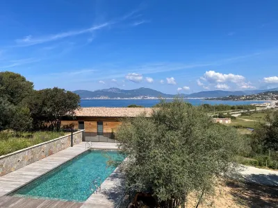 Villas Agosta - Acantha - sea view 50 m from the beach, new and luxurious Hôtels à proximité de : Presqu’Ile Isolella