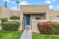 Upscale Palm Springs Condo/Desert Princess Resort w/golf cart! Misting System! 아구아 칼리엔테 엘레멘타리 스쿨 주변 호텔