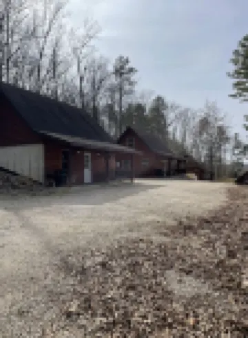Cozy Cabin on the edge of town only 1/2 mile from Current River !