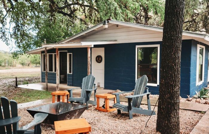 Beautiful Private Nueces Riverfront Getaway! 13 Acres of Bliss!  Sleeps 12-14