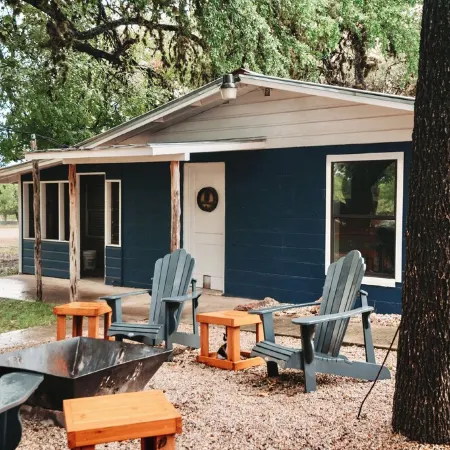 Private Nueces Riverfront Getaway!       13 Acre of Bliss!  Sleeps 12-14
