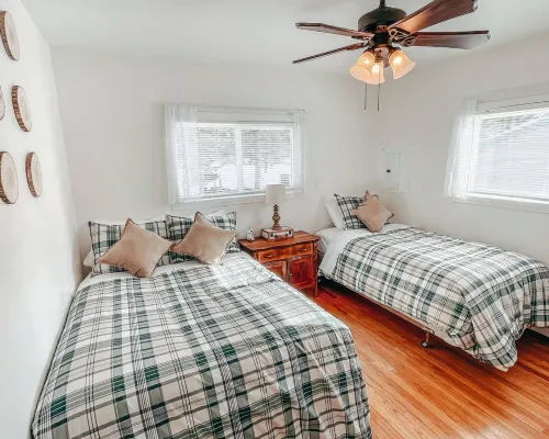 RiverFront Cottage>Private Pier>Firepit & Wildlife Hotels in Green Lake County