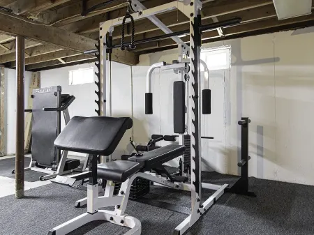 A cozy cape cod cottage w/ AC near local beaches! Pet friendly