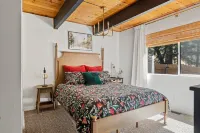 Mellow Mountain A-frame Hideaway with Hot Tub Hotels in Running Springs