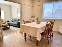 Stay in charming apartment in Grandview Building, Turvey Park. Free Wifi.
