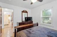 Charming 2-bedroom house with WiFi, AC, Gorgeous Views in serene Middletown