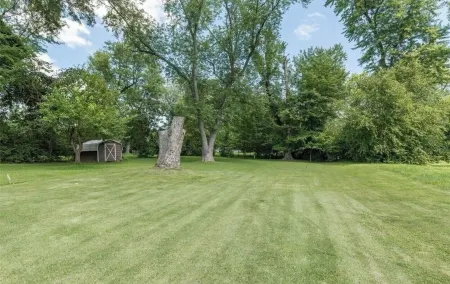 Peaceful little house in the heart of Maryland Heights