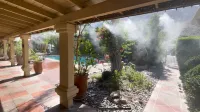 Room 6️⃣ with kitchen and bathroom in Old Palm Springs hotel by the heated pool 🦋