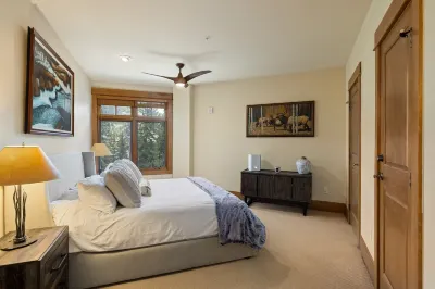 NEW LONE EAGLE PENTHOUSE, TRUE SKI-IN / SKI-OUT ON KEYSTONE MOUNTAIN