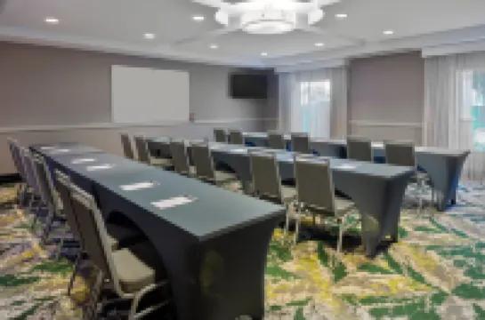 ハンプトン  イン & スイーツ サラソタ / レイクウッド ランチ