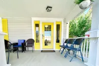 ELEGANT, SPACIOUS FAMILY HOME - 1/2 MILE FROM WESLEY HOSPITAL - 11 BEDS