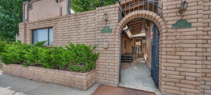 A Gem Right on Historic Rte 66 with Outdoor Space.  Walk to the Action! Hotels in Williams