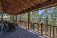Bison Ridge 4 BR, 4BA Cabin with National Forest access and views!