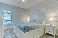 Steps from Beach, Private Pool, Tiki Bar, Pet-Friendly!