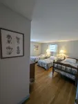 2 Bedroom, 2 Bath, 1100 sqft, sun porch, eat in kitchen, Washer/Dryer, Gas Grill